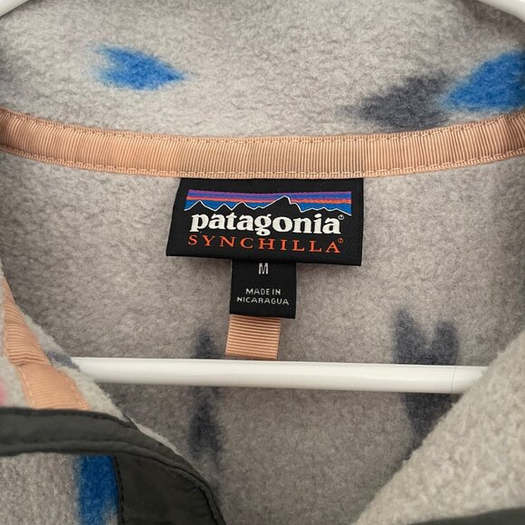 Patagonia Women's Lightweight Synchilla® Snap-T® Pullover in Wish Tails - Picture 3 of 6